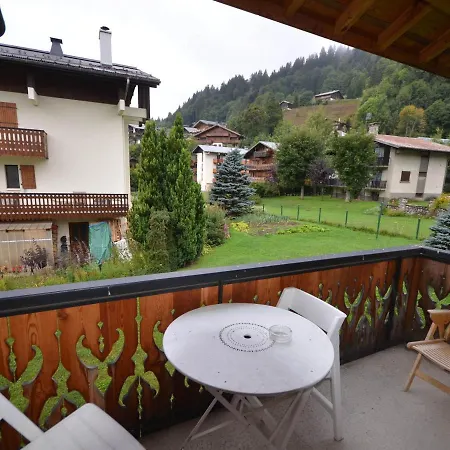 à - Proche Centre Et Pistes, Balcon, Parking, Animaux Acceptés - Fr-1-623-278